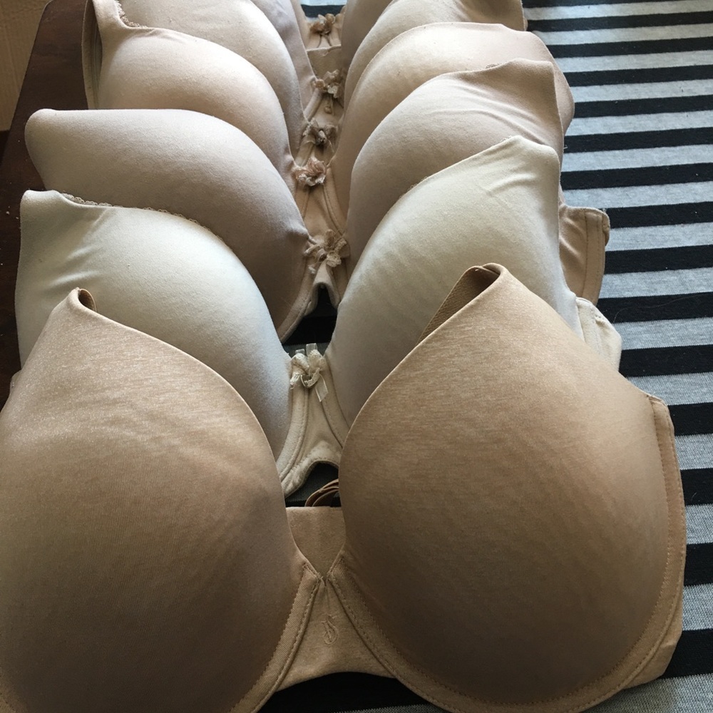 12 Victoria’s Secret Bras